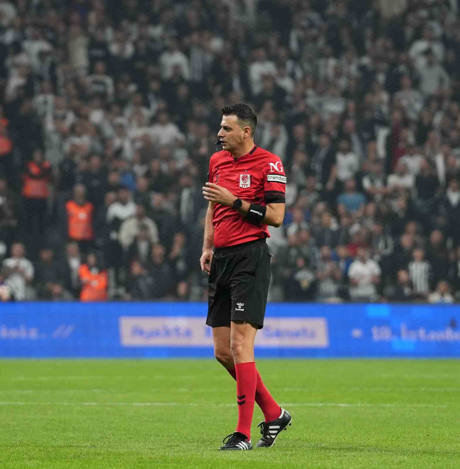 Trendyol S&uuml;per Lig: Beşiktaş: 2 - Kocaelispor: 0 (İlk yarı)
