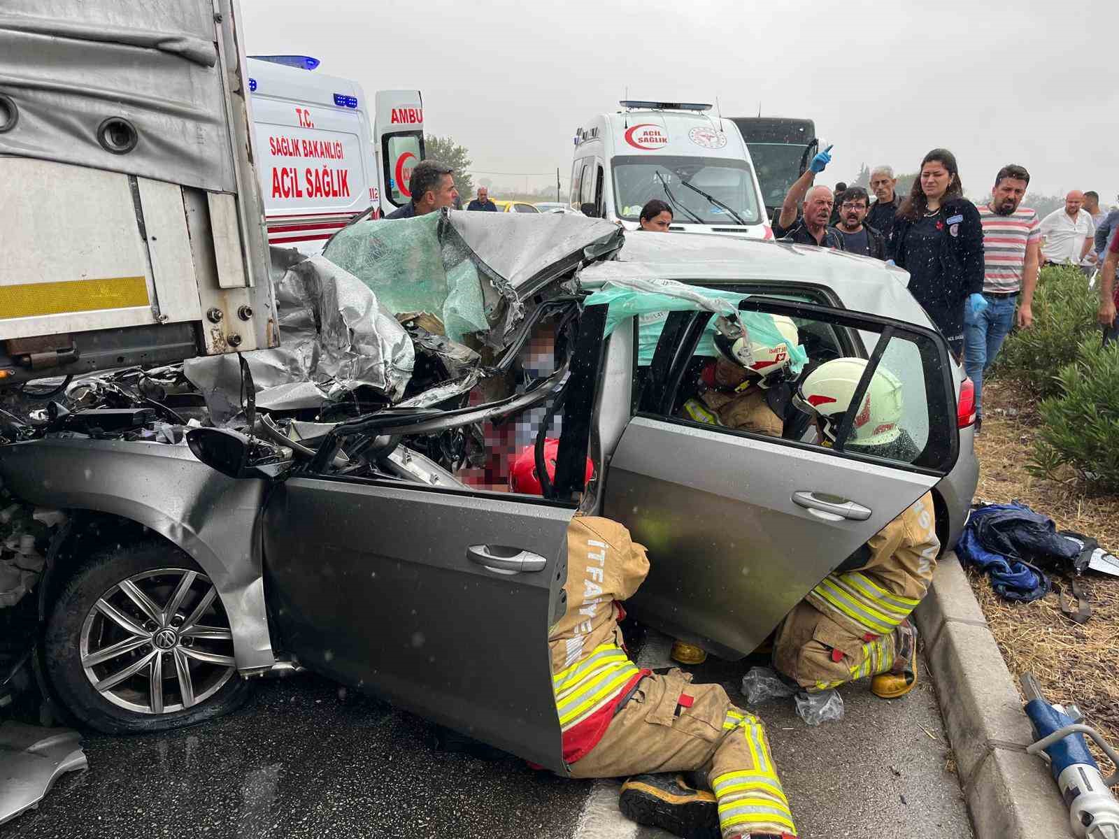 Manisa&rsquo;da zincirleme kaza: 1 &ouml;l&uuml;, 2 yaralı
