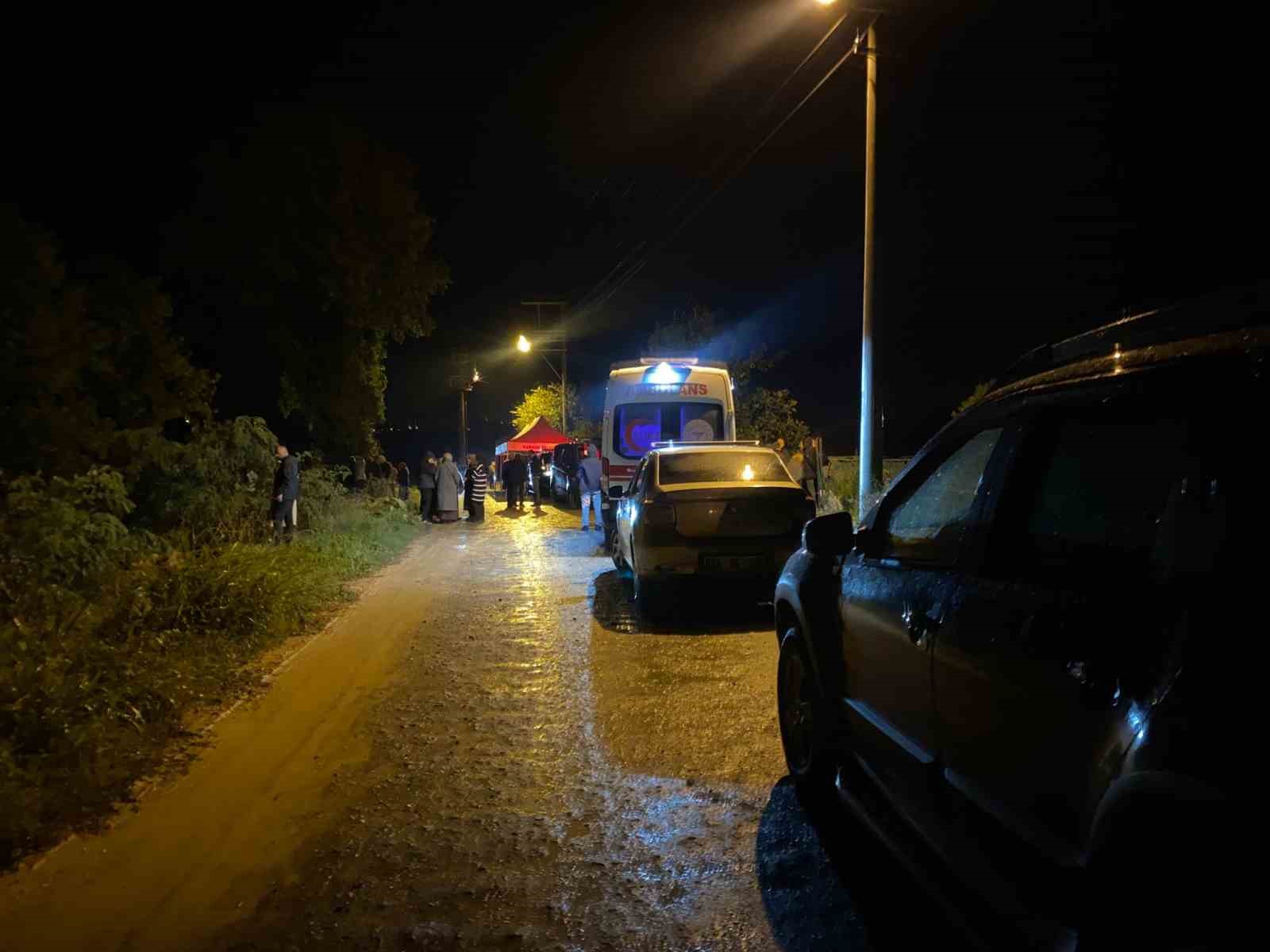 Telefon ve ayakkabısı Sakarya Nehri kenarında bulunan kayıp kadın için ekipler seferber oldu