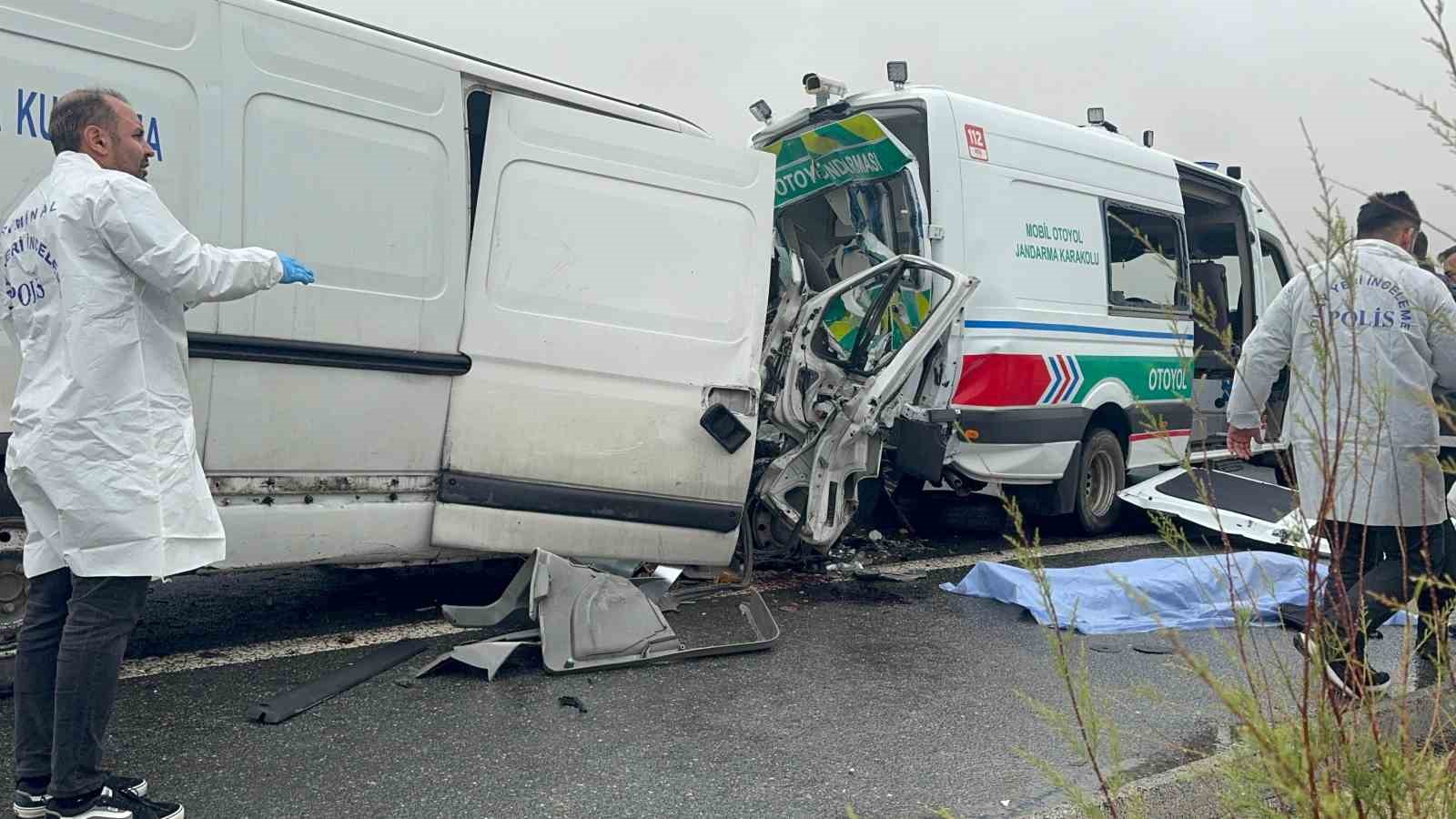 Aksaray’da jandarma aracına minibüs çarptı: 2 jandarma şehit oldu, 1 vatandaş hayatını kaybetti