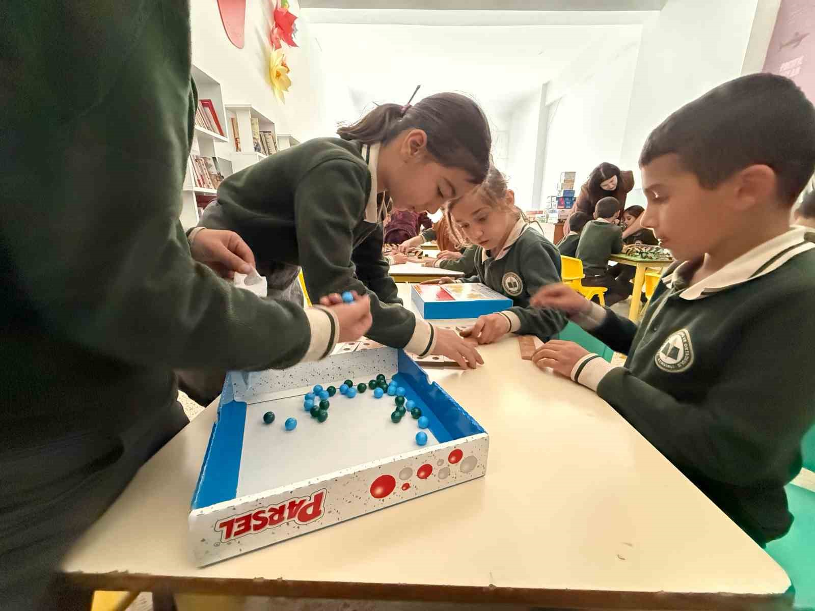 Sınır hattındaki &ouml;ğrencilere &rsquo;Akıl ve zeka oyunları&rsquo; desteği
