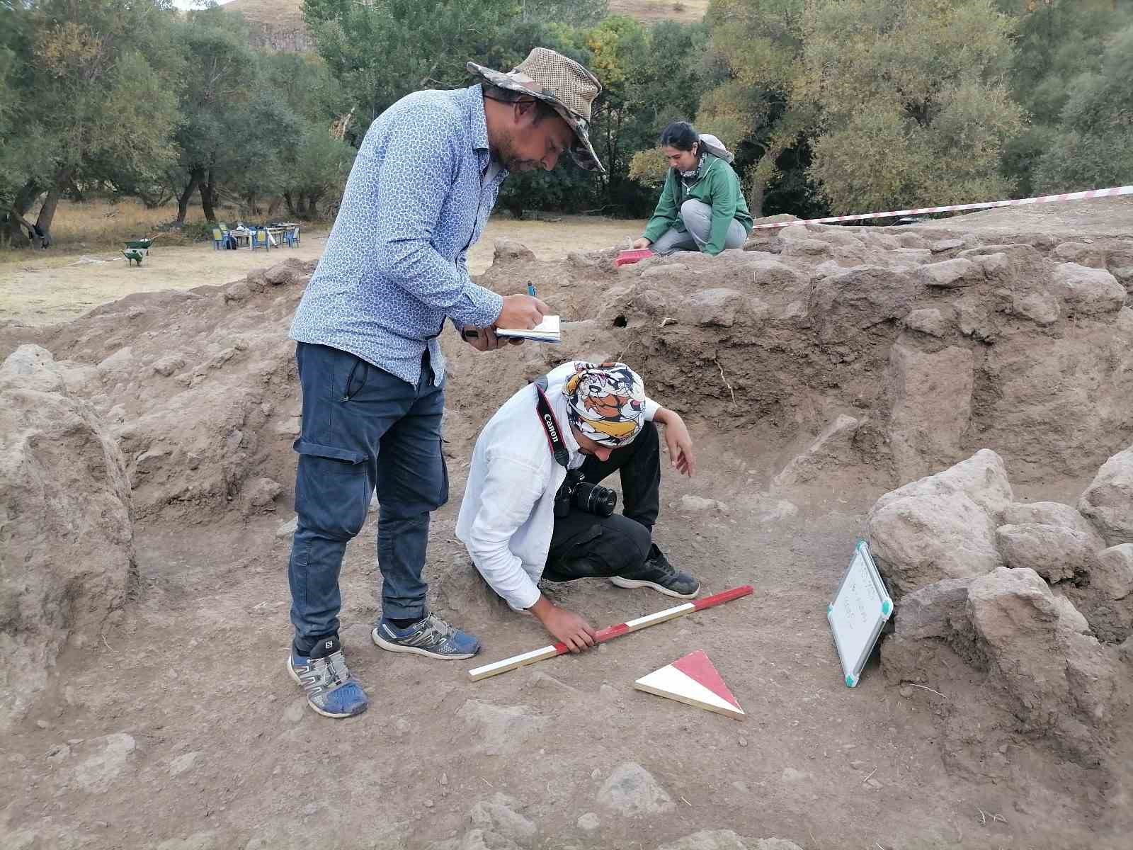 Hınıs’ta 5 bin yıllık tarih gün yüzüne çıkarılıyor