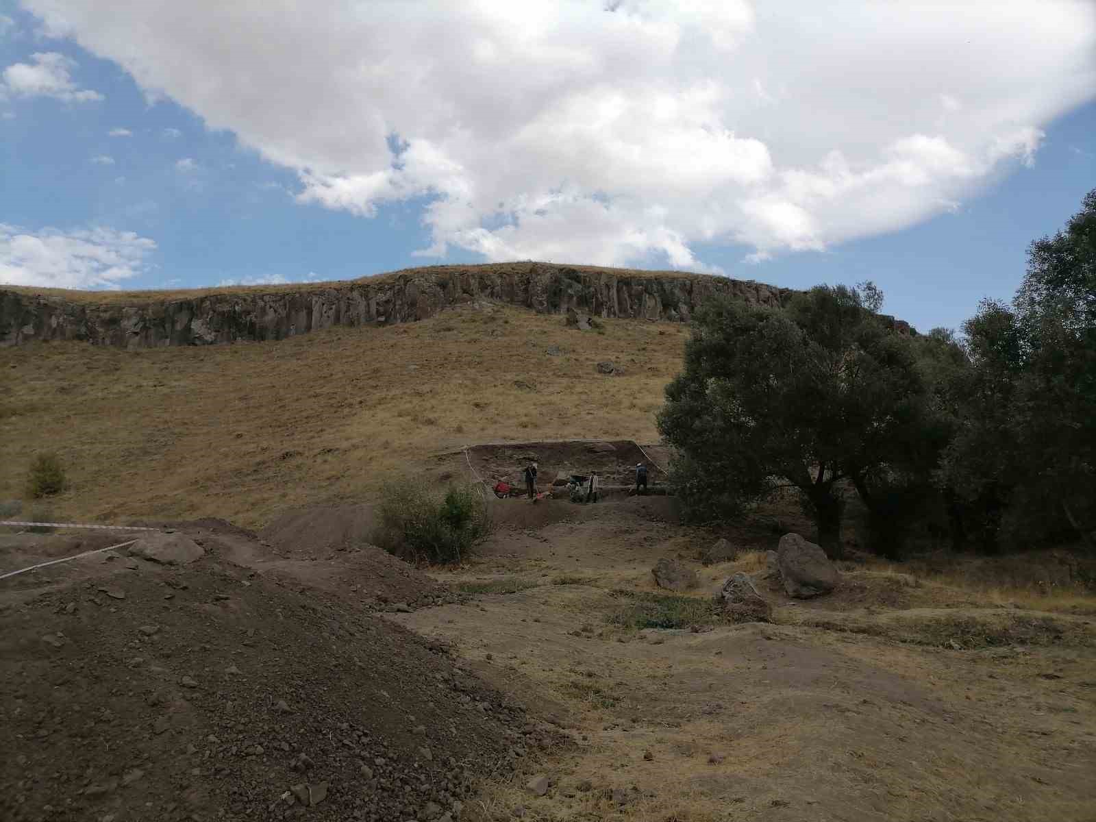 Hınıs’ta 5 bin yıllık tarih gün yüzüne çıkarılıyor