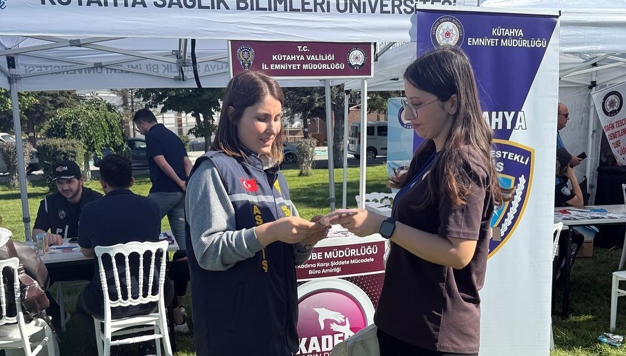 K&uuml;tahya&rsquo;da &uuml;niversite &ouml;ğrencilerine bilgilendirme standı
