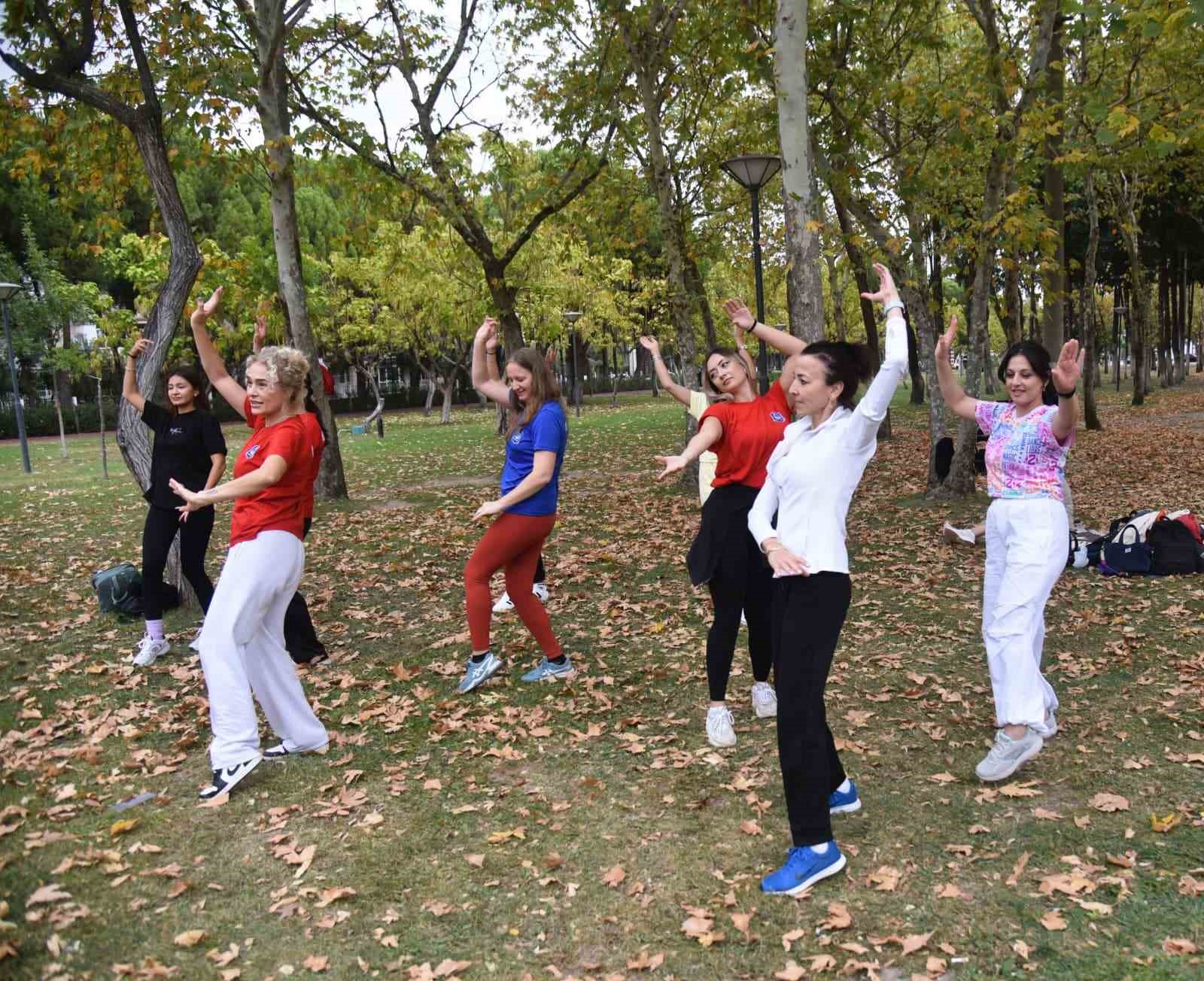 Yunusemreli kadınlardan açık havada spor etkinliği