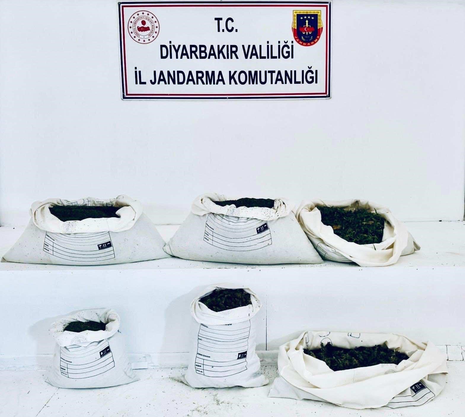 Diyarbakır’da 98 kilo uyuşturucu ele geçirildi