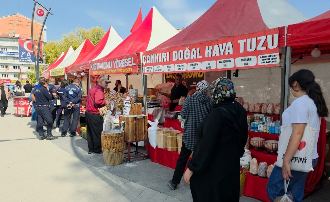 Başkan Murat Afşar&uuml;nal&rsquo;dan Zafer Meydanı&rsquo;ndaki yiyecek standlarına tepki
