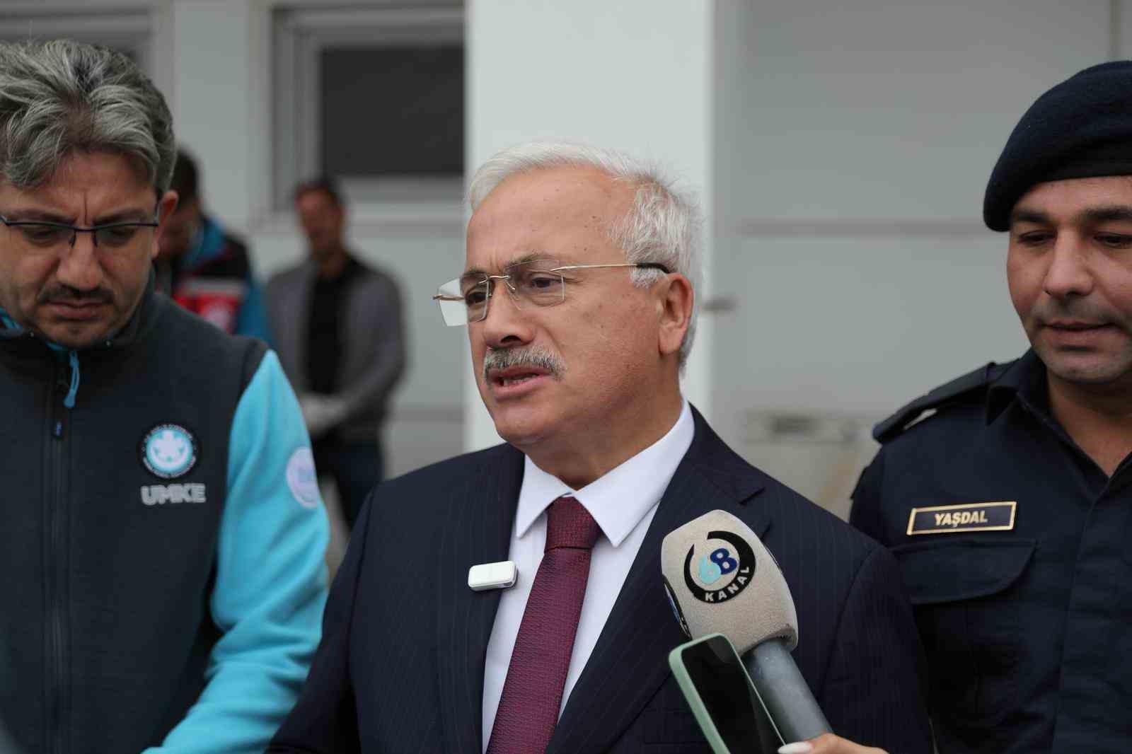 Vali Kumbuzoğlu: "Kazada 2 jandarma şehit oldu, 1 vatandaş hayatını kaybetti"