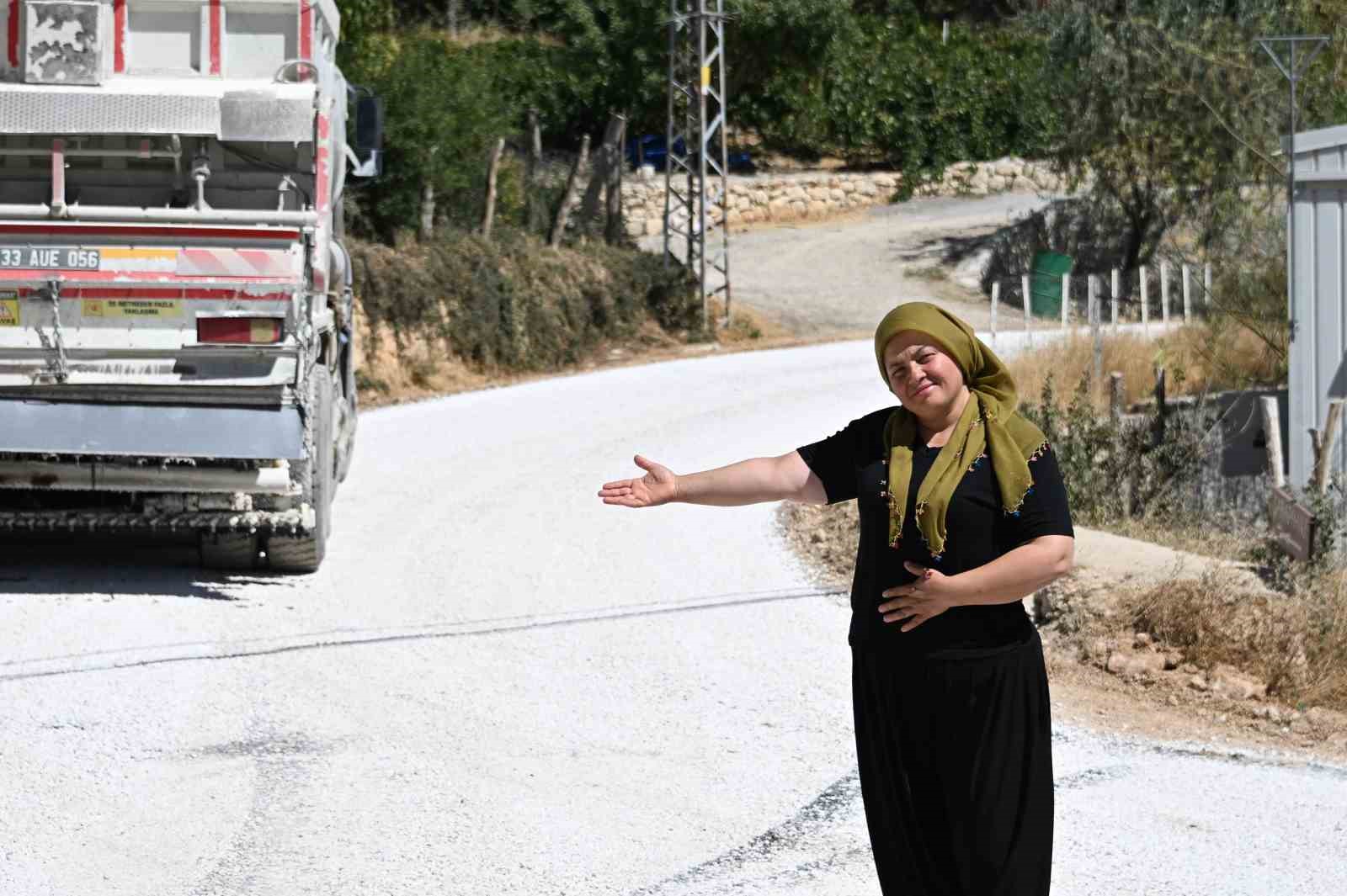 Mut&rsquo;ta asfalt &ccedil;alışmaları s&uuml;r&uuml;yor
