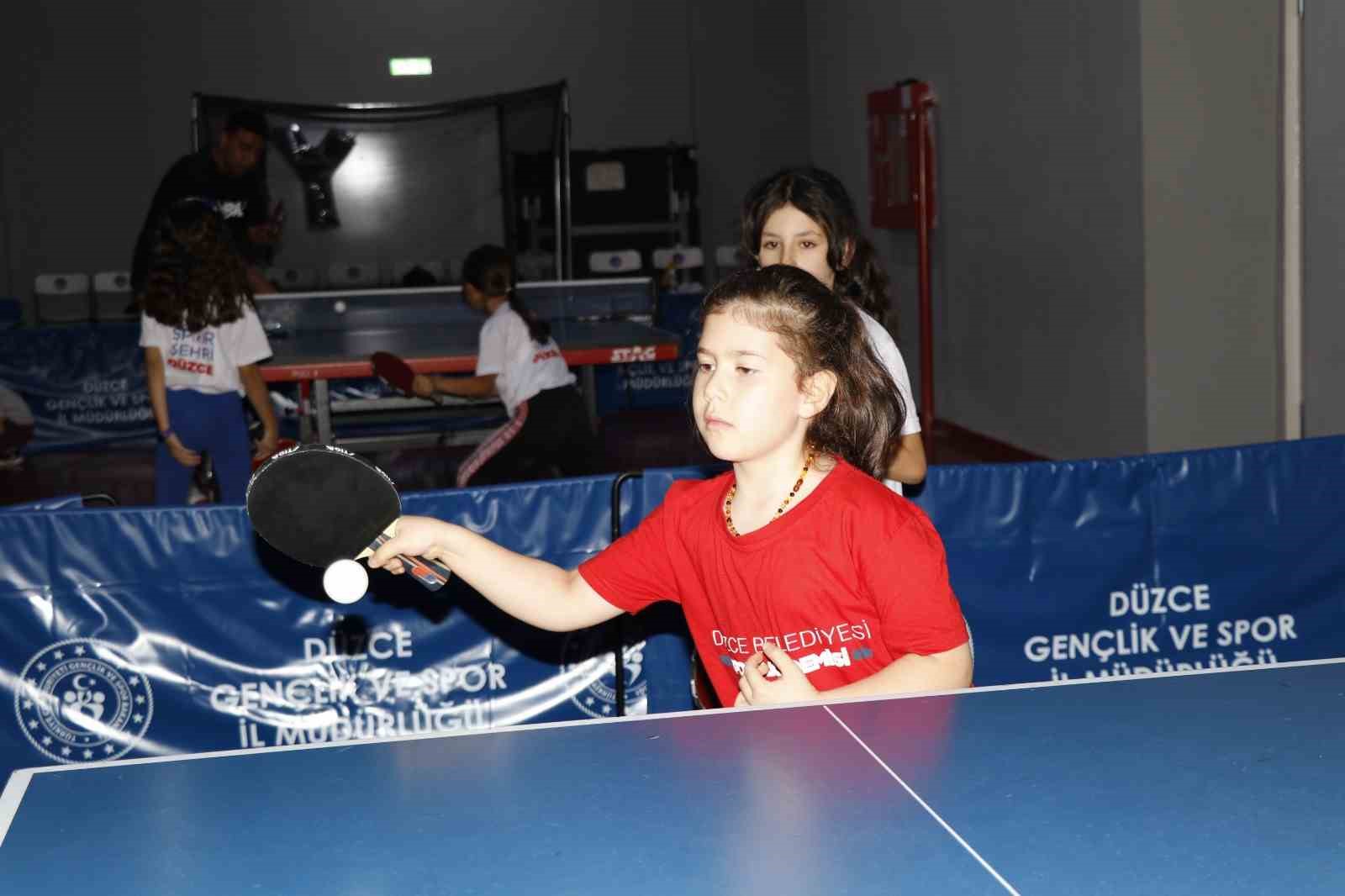 Spor akademisi, oyuncuları &ccedil;ekirdekten yetiştiriyor
