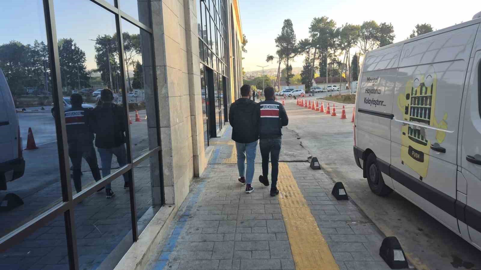 İzmir merkezli 16 ilde FETÖ operasyonu: 35 gözaltı