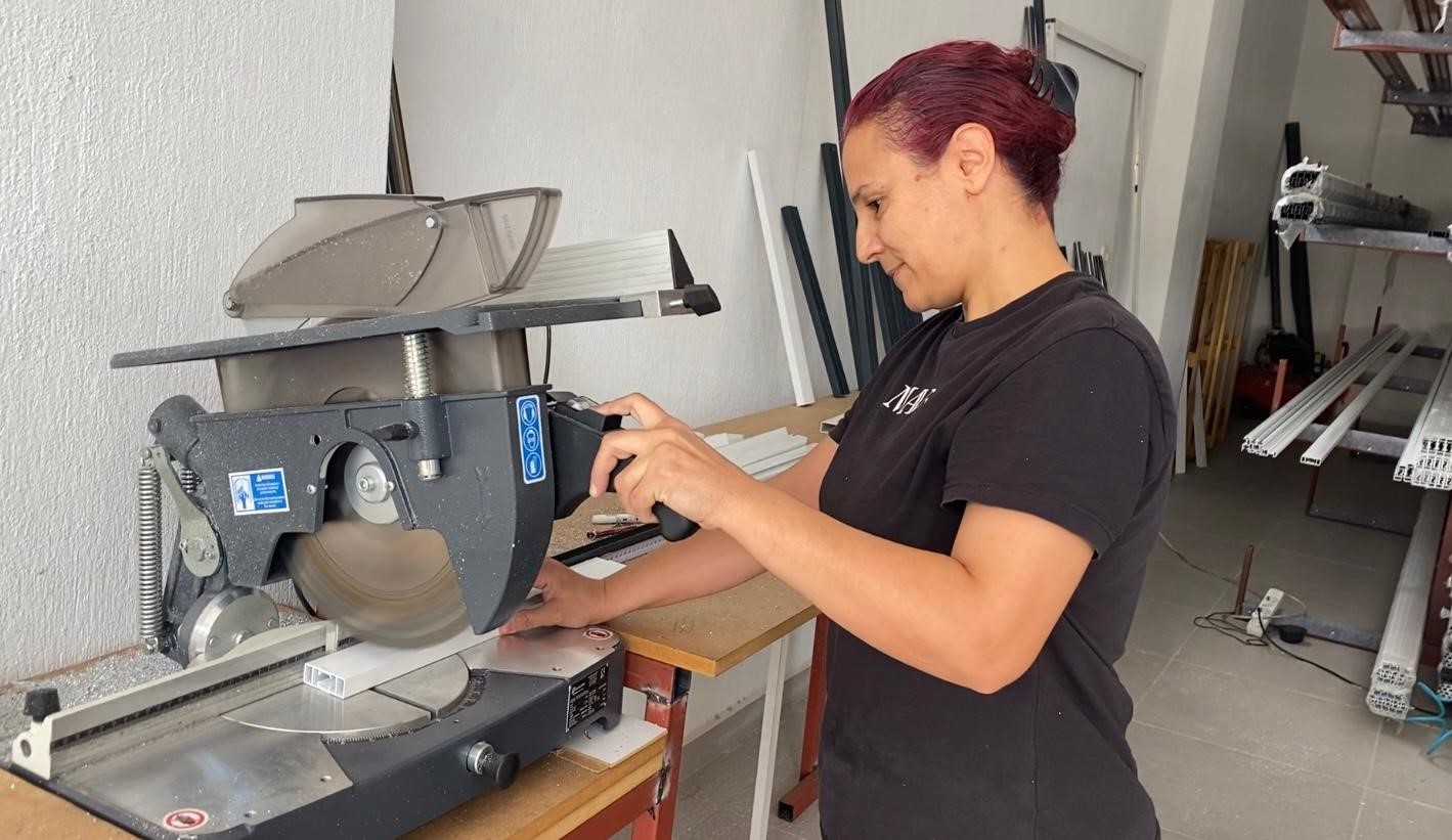 Eşi eleman bulamayınca kolları sıvadı, sanayide 2 yılda usta oldu
