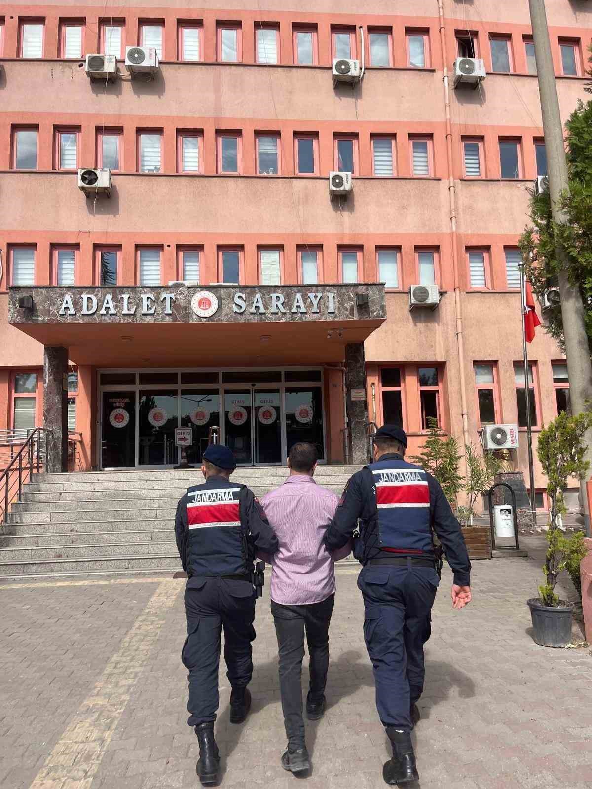 Cezaevi firarisi camide uyurken yakalandı