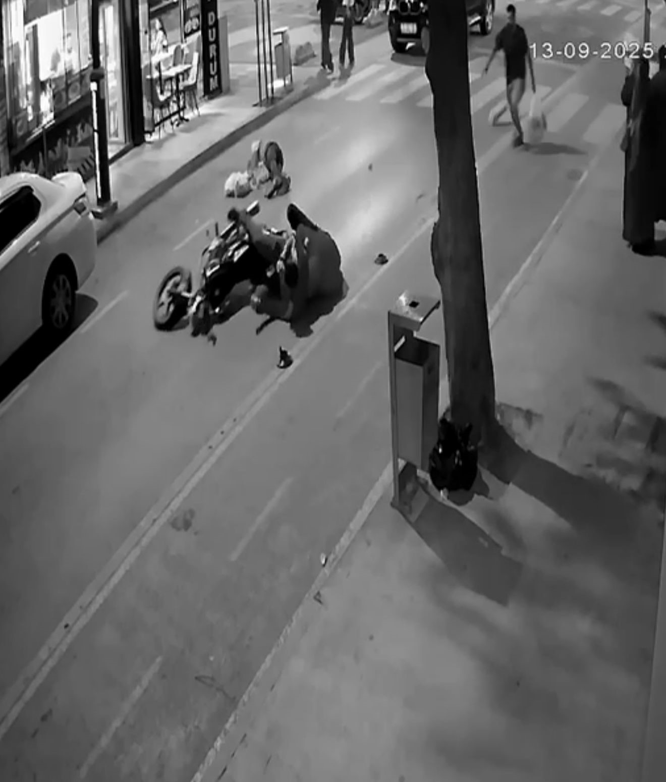 Yaya geçidinde motosikletin çarptığı adam 16 gün sonra hayatını kaybetti