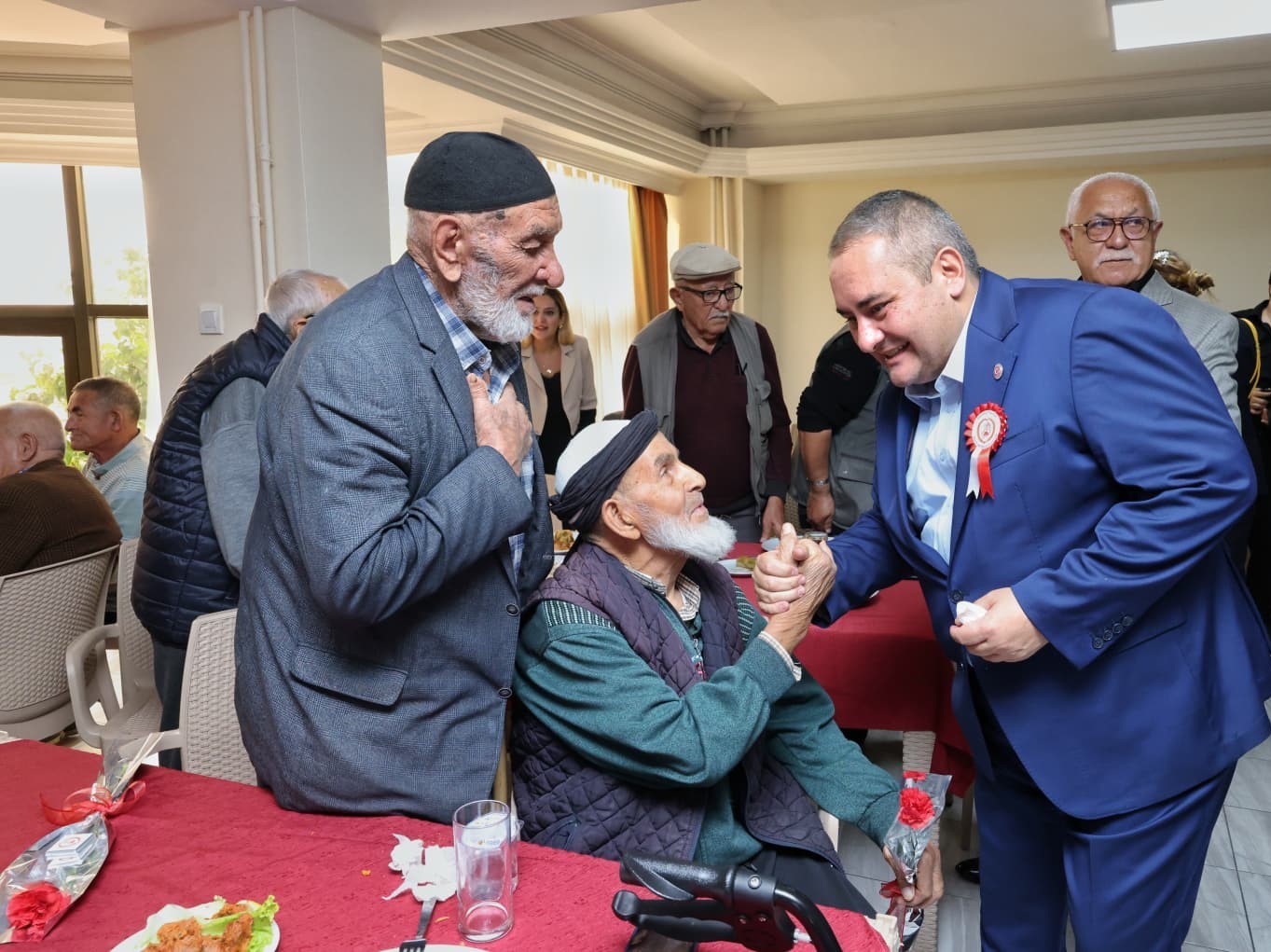 Keçiören Belediyesi’nden ‘İtfaiyeciler Haftası’nda huzurevi sakinlerine anlamlı ziyaret