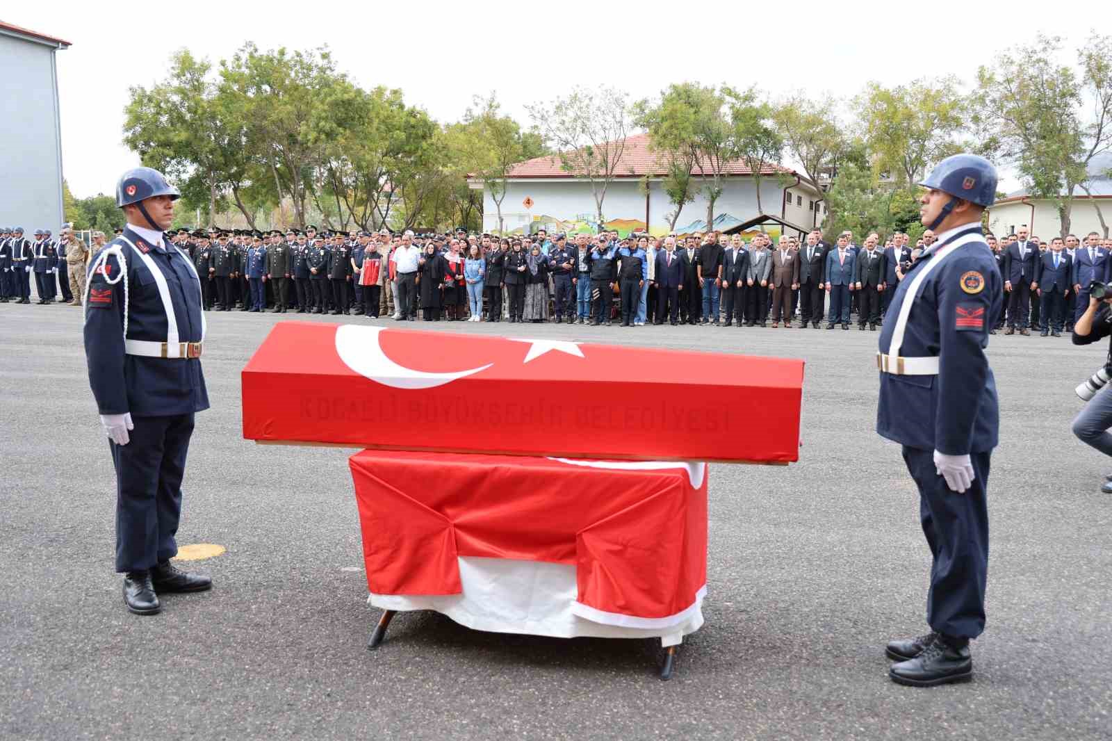 Aksaray’da şehit jandarmalar gözyaşlarıyla memleketlerine uğurlandı
