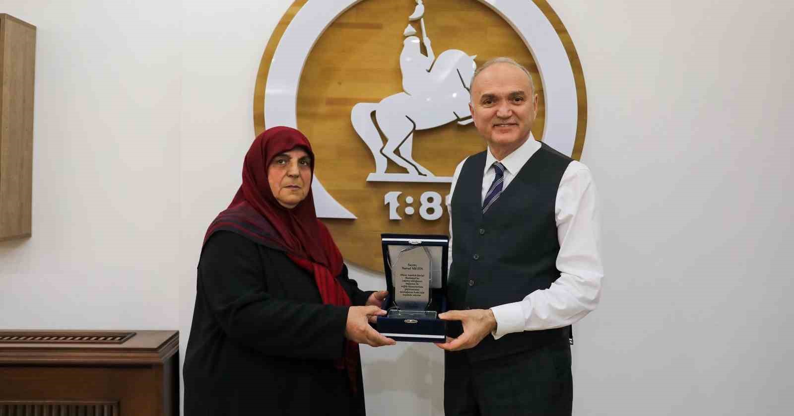 Hayırsever Nursel Metin&rsquo;den tıbbi cihaz bağışı