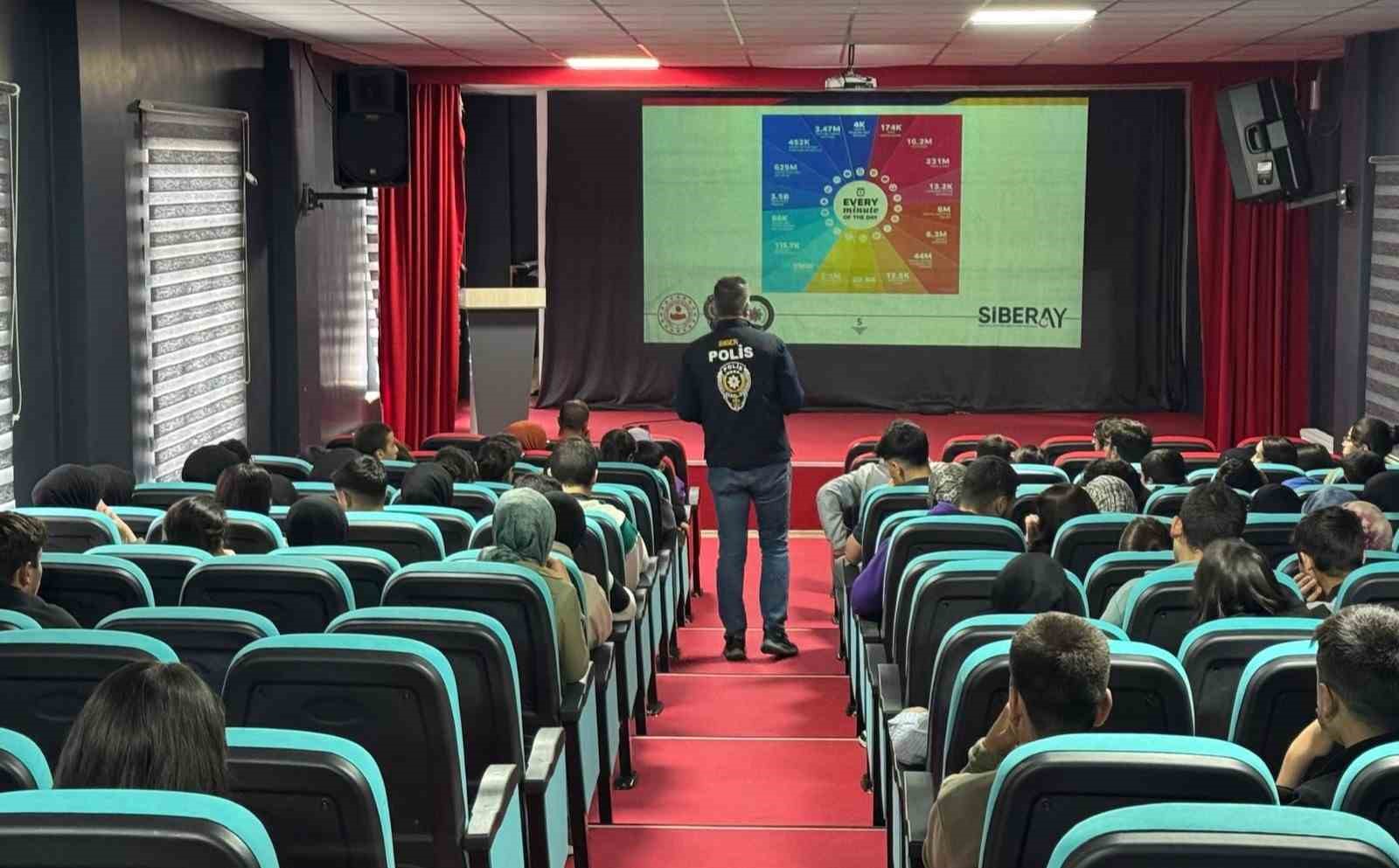 Erzurum polisinden sanal devriye
