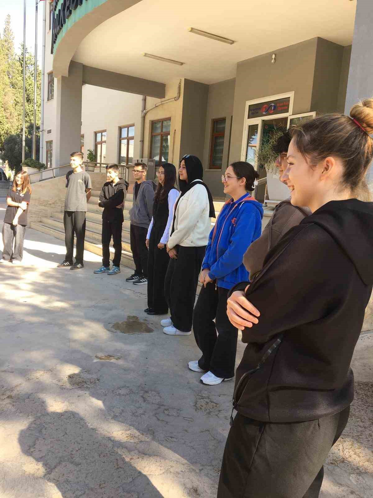 Menteşe&rsquo;de "Gen&ccedil; AR-GE" projesiyle drama ve tanışma etkinliği d&uuml;zenlendi
