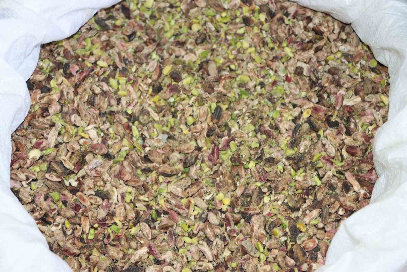 Zabıta denetiminde kurtlanmış ve böceklenmiş ürünler ele geçirildi