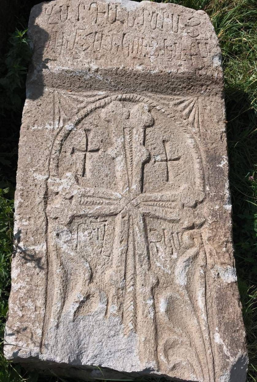 Van’da 2 adet kabartma taş stel ele geçirildi