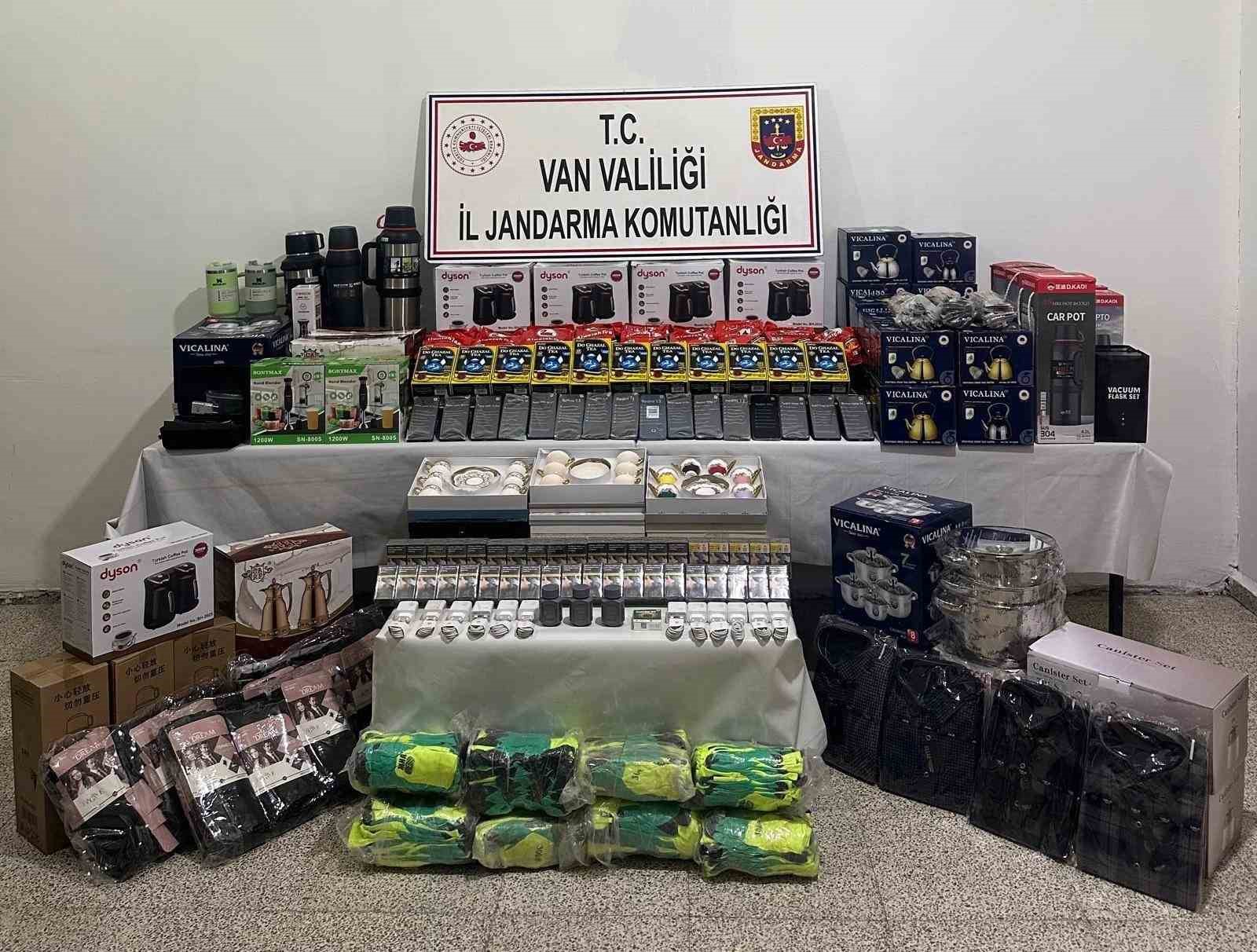 Van’da gümrük kaçağı malzemeler ele geçirildi