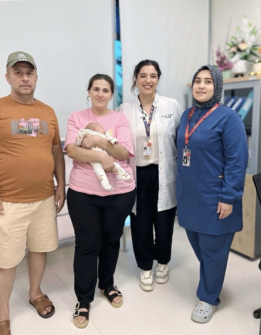 Riskli gebeliği bulunan anne sağlıklı şekilde bebeğini dünyaya getirdi