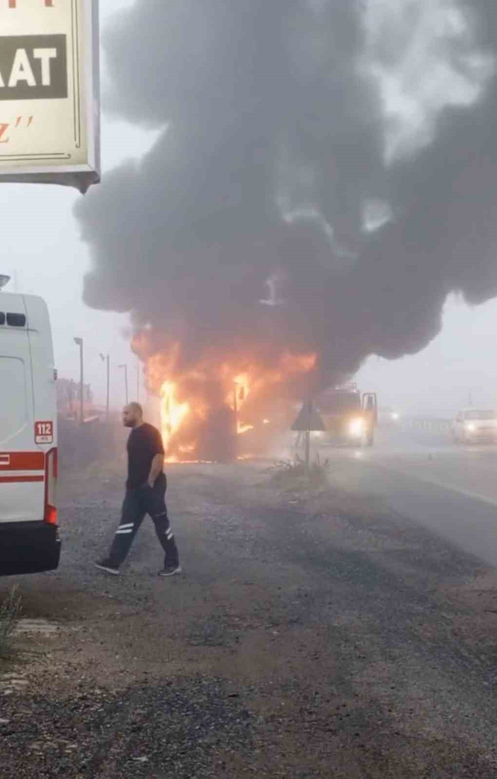 Lüleburgaz’da işçi servisi alev alev yandı: Facianın eşiğinden dönüldü