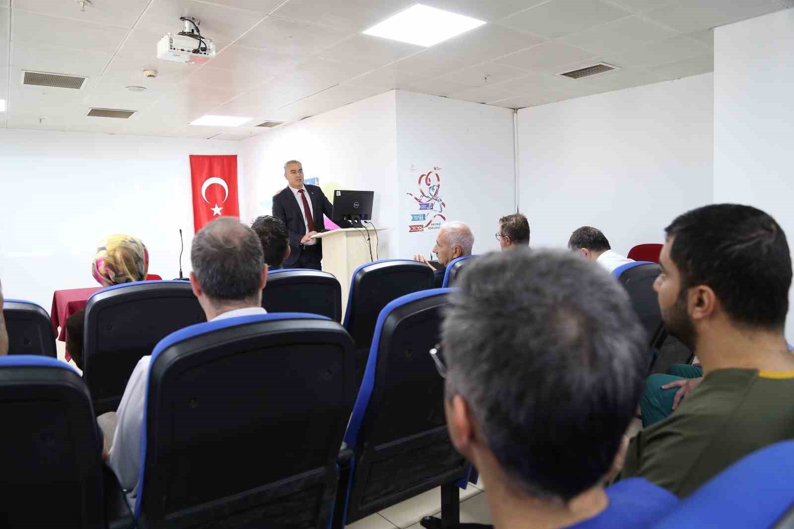 Diyarbakır&rsquo;da D&uuml;nya Kalp G&uuml;n&uuml; paneli
