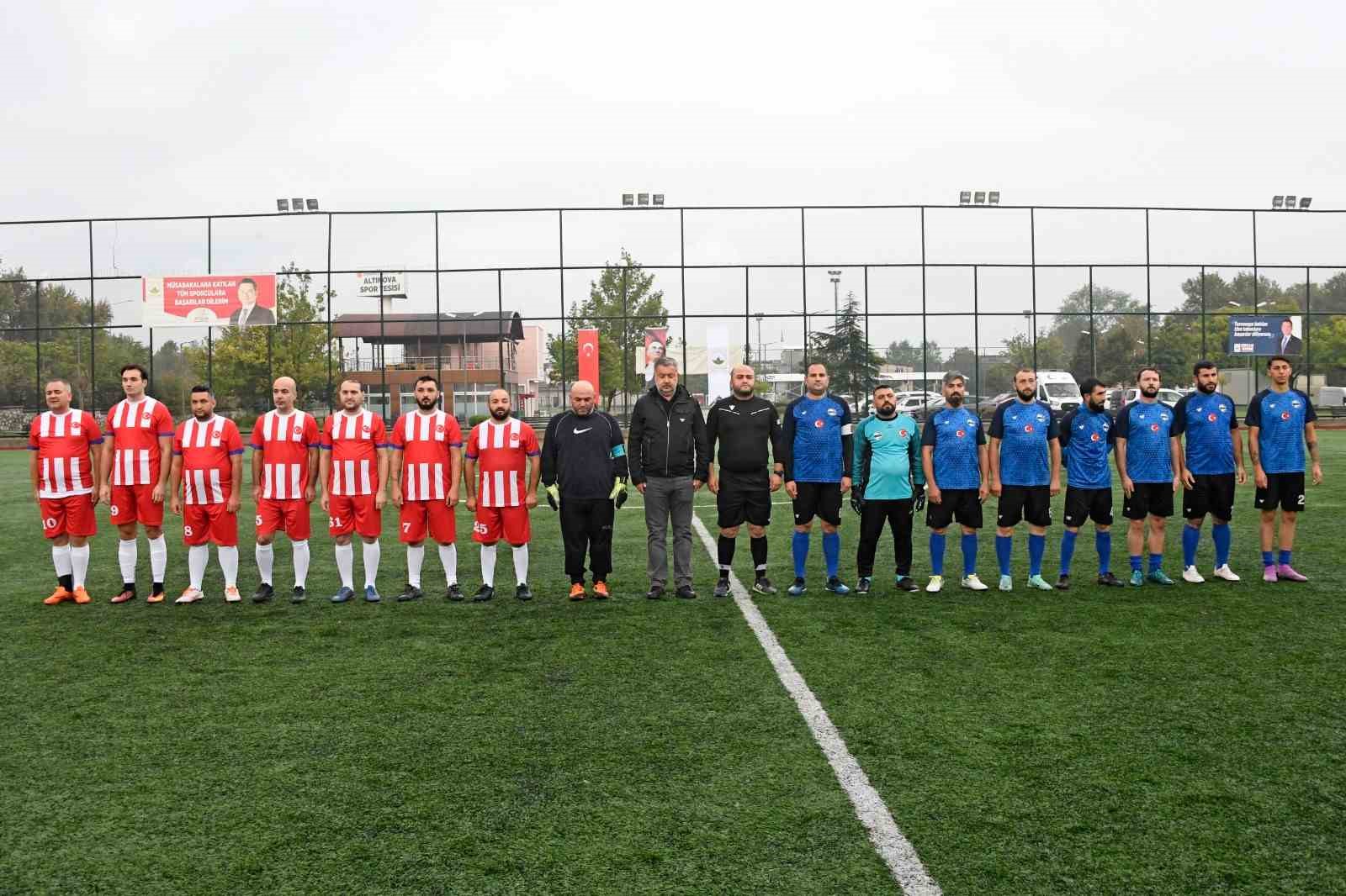 Osmangazi&rsquo;de geleneksel halı saha turnuvası başladı
