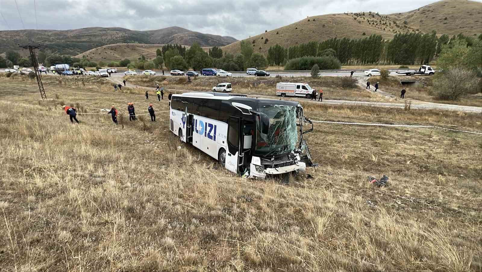 Sivas’ta otobüs kazası, 3’ü ağır 18 yaralı