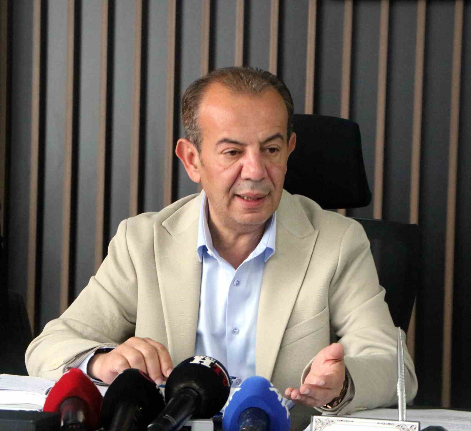 Tanju &Ouml;zcan sığınmacılara y&ouml;nelik uygulamalarıyla ilgili konuştu: "Bug&uuml;n olsa gene yaparım"
