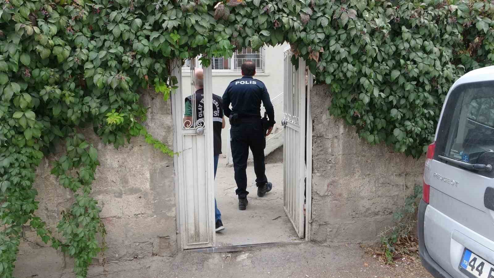 Malatya&rsquo;da 83 yaşındaki adam evinde &ouml;l&uuml; bulundu
