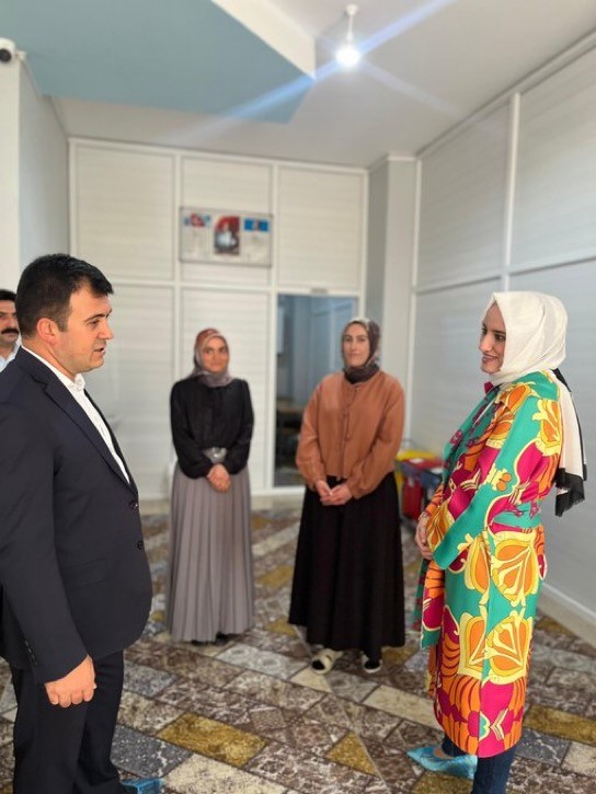 Patnos Kaymakamı ve eşi ADEM evlerini ziyaret etti
