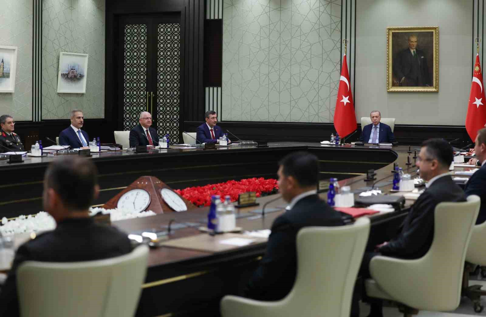 Cumhurbaşkanı Recep Tayyip Erdoğan başkanlığındaki Milli G&uuml;venlik Kurulu (MGK), Cumhurbaşkanlığı K&uuml;lliyesi&rsquo;nde  toplandı.
