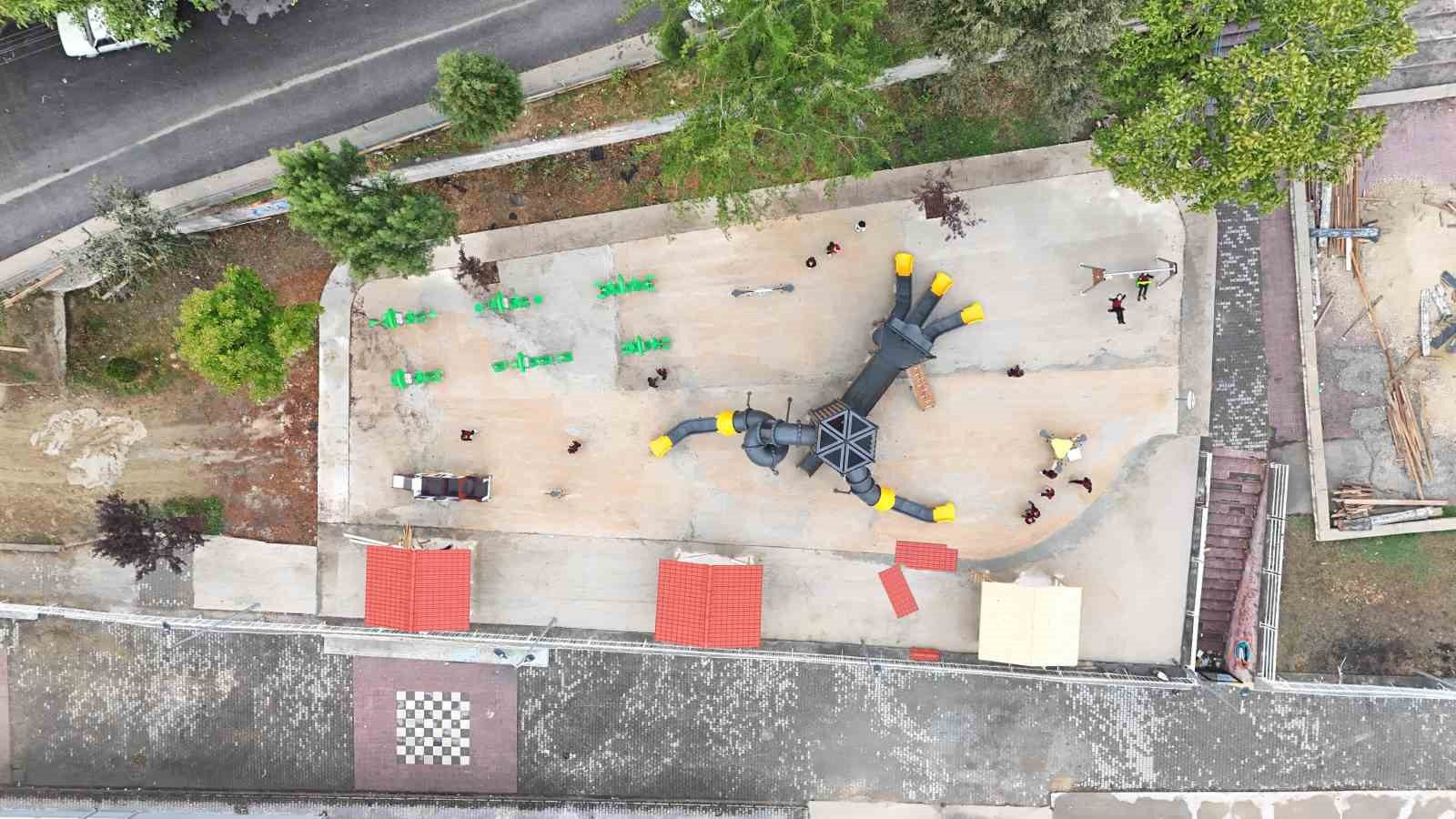 Karabük’te parklar ve spor alanları yenilenmeye devam ediyor