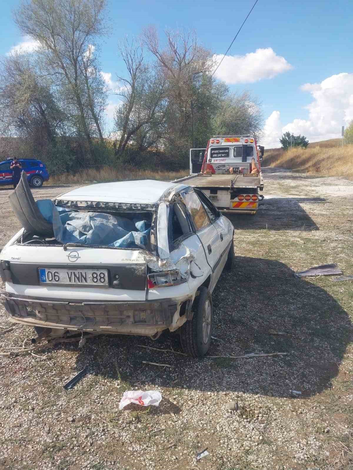 Çorum’da otomobil köprüden tarlaya uçtu:1’i ağır 2 yaralı