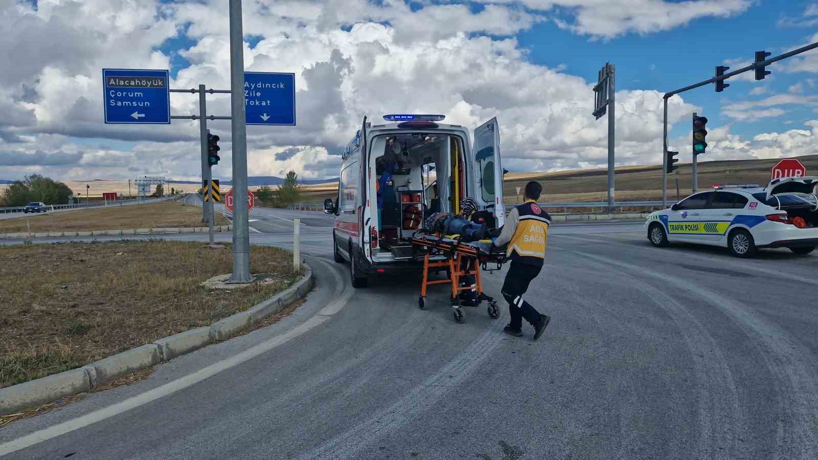 Çorum’da ticari taksi ile üç tekerlekli motosiklet çarpıştı: 1 yaralı