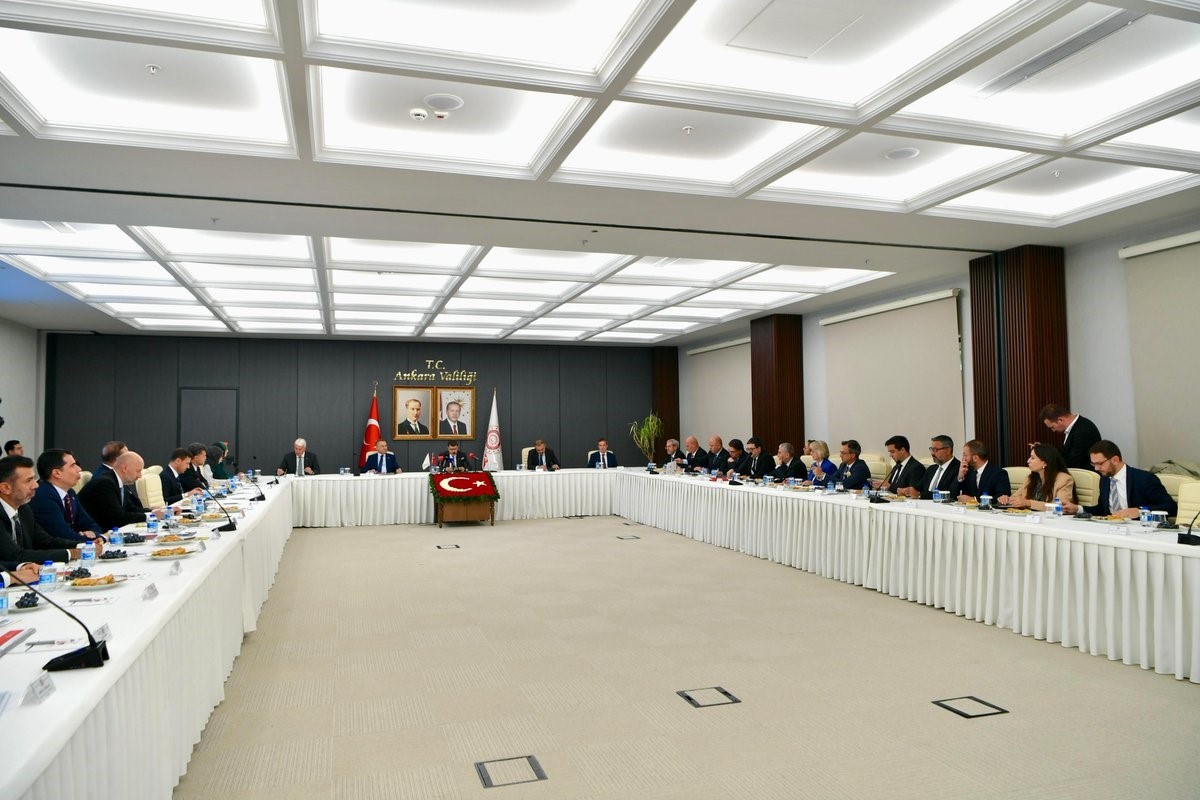 AK Parti Ankara Milletvekili Oktay: "AJet uçuşlarını artırma kararı aldı"