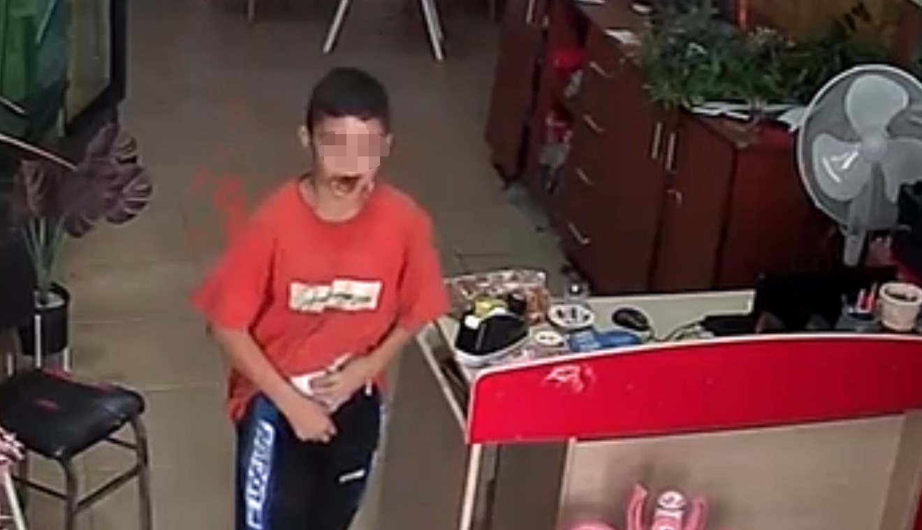 Turgutlu&rsquo;da hırsızlık anı kamerada
