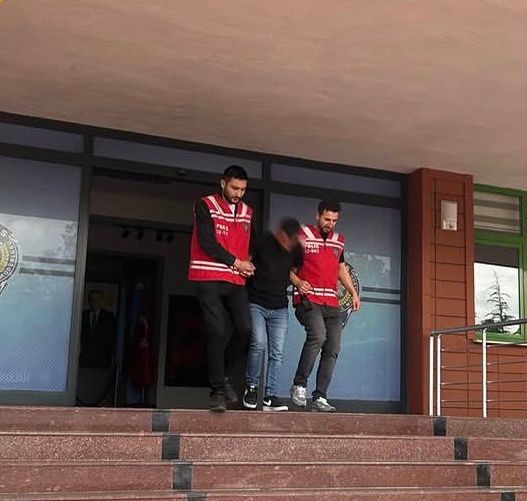 Isparta’da 71 ayrı dosyadan aranan şahıs sahte kimlikle yakalandı
