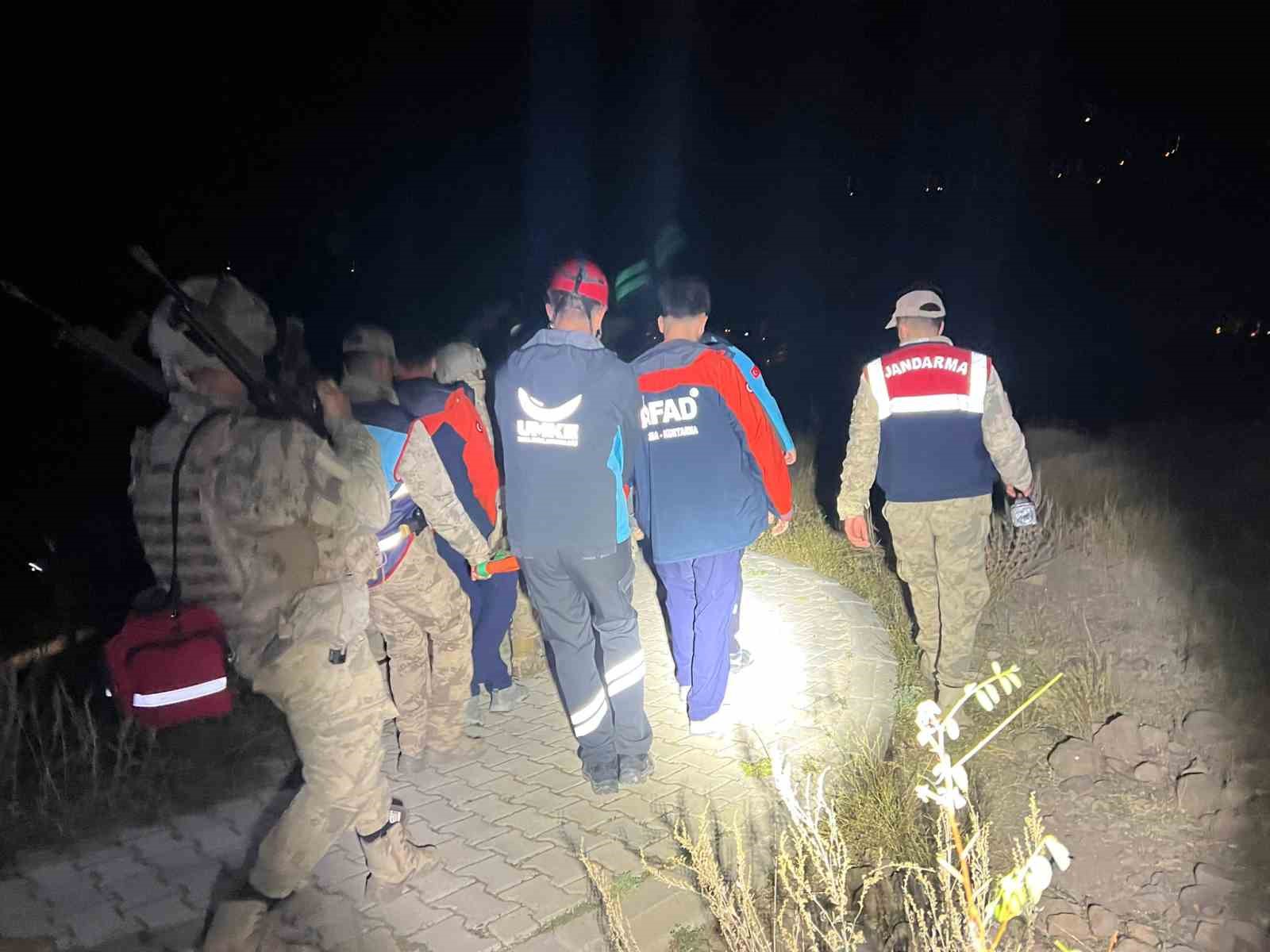 Tunceli’de kayalıklardan düşen kadın kurtarıldı