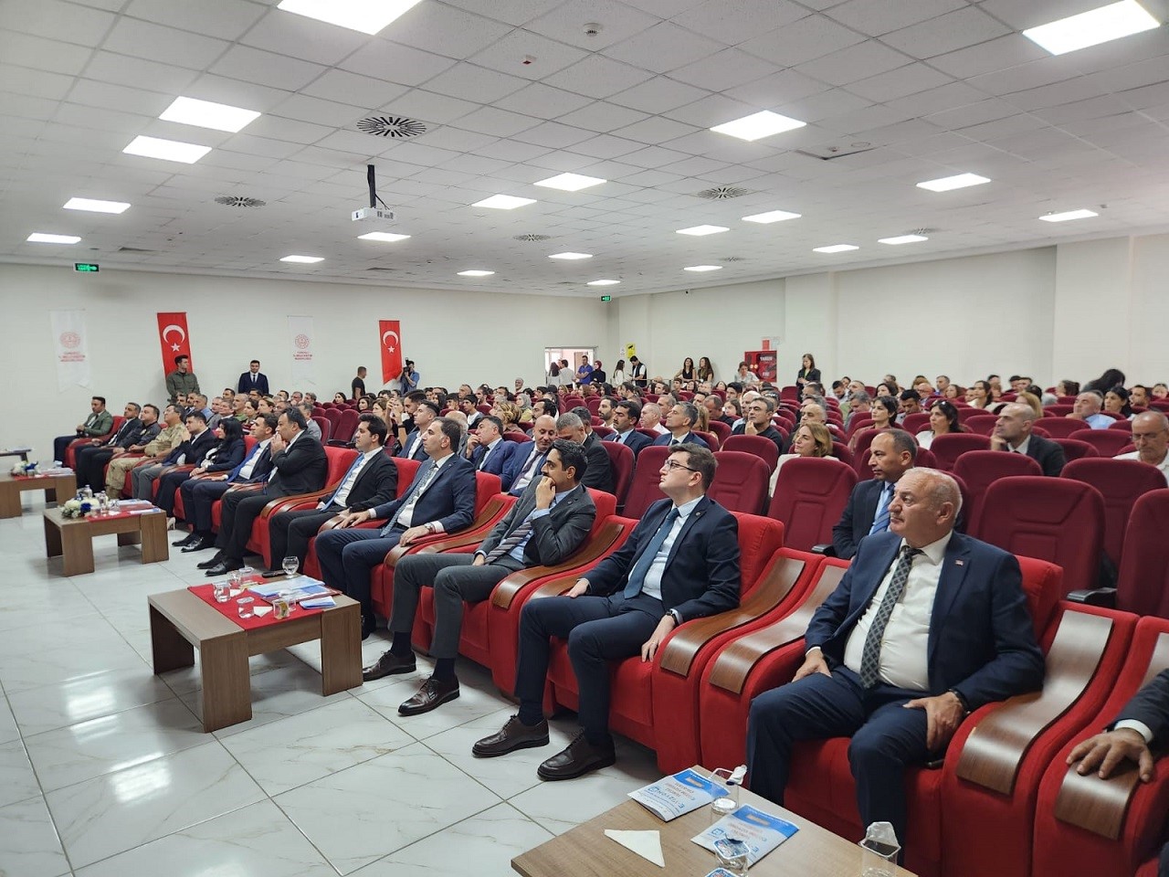 Tunceli&rsquo;de eğitimde gelişim ve işbirliği i&ccedil;in &lsquo;E Vizyon 62&rsquo; &ccedil;alıştayı başladı
