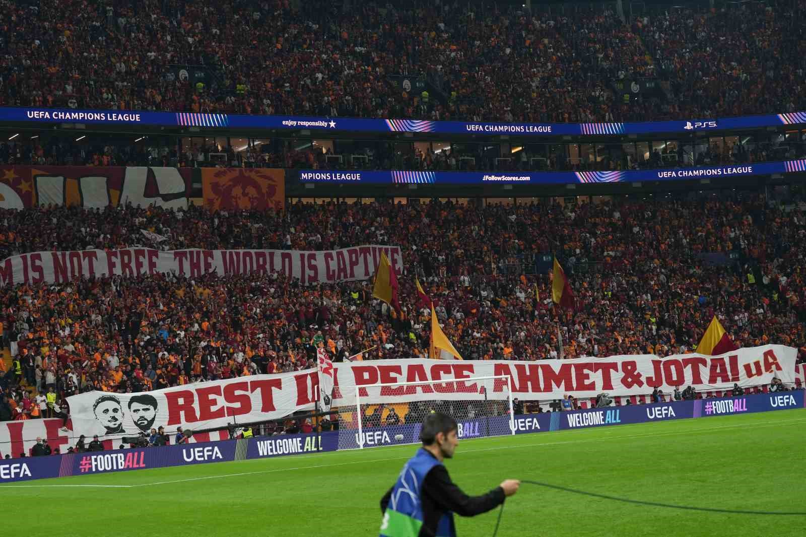 Galatasaray - Liverpool maçını 51 bin 160 taraftar izledi

