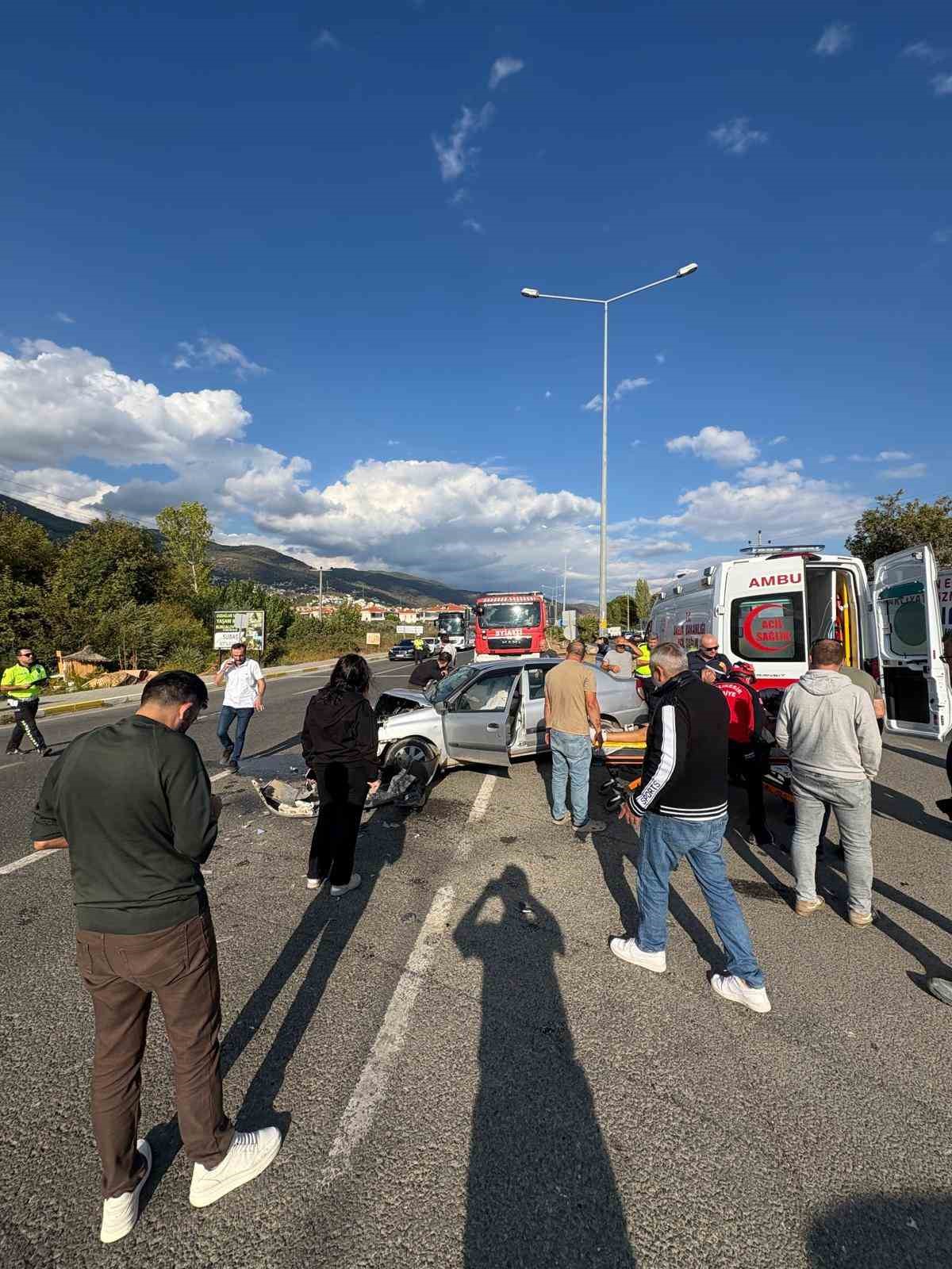 Edremit&rsquo;te trafik kazası: 2 yaralı
