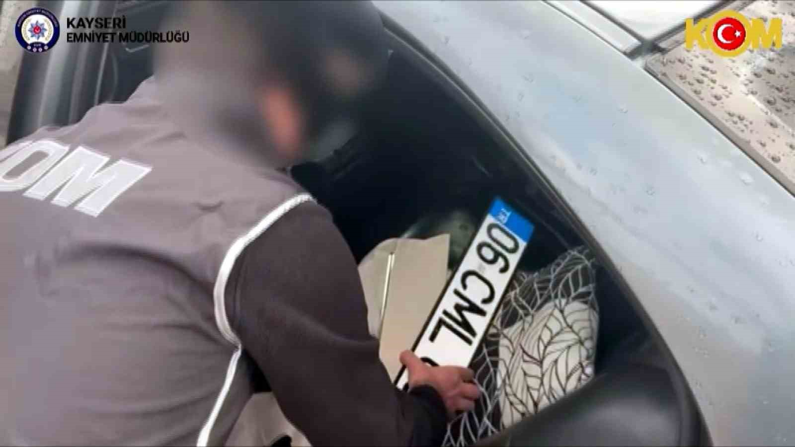 Kayseri’de sahte plaka operasyonu: 2 gözaltı