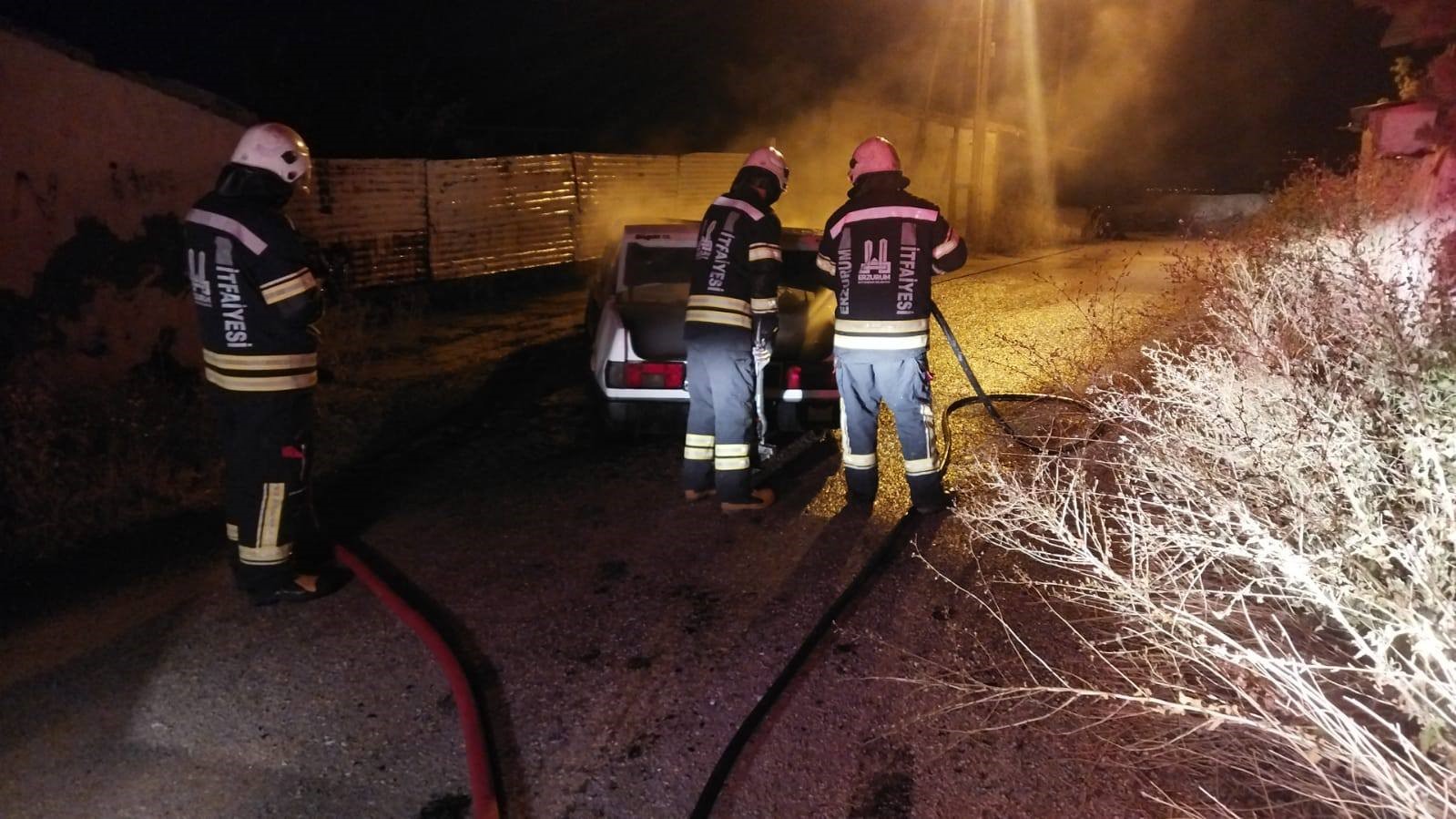 Erzurum&rsquo;da ara&ccedil; alev topuna d&ouml;nd&uuml;
