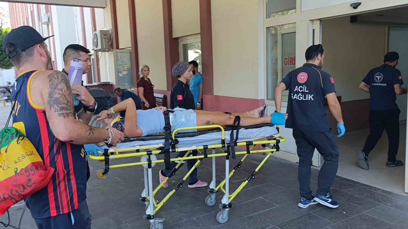 Antalya’da motosiklet devrildi: 2 Hollandalı turist yaralandı