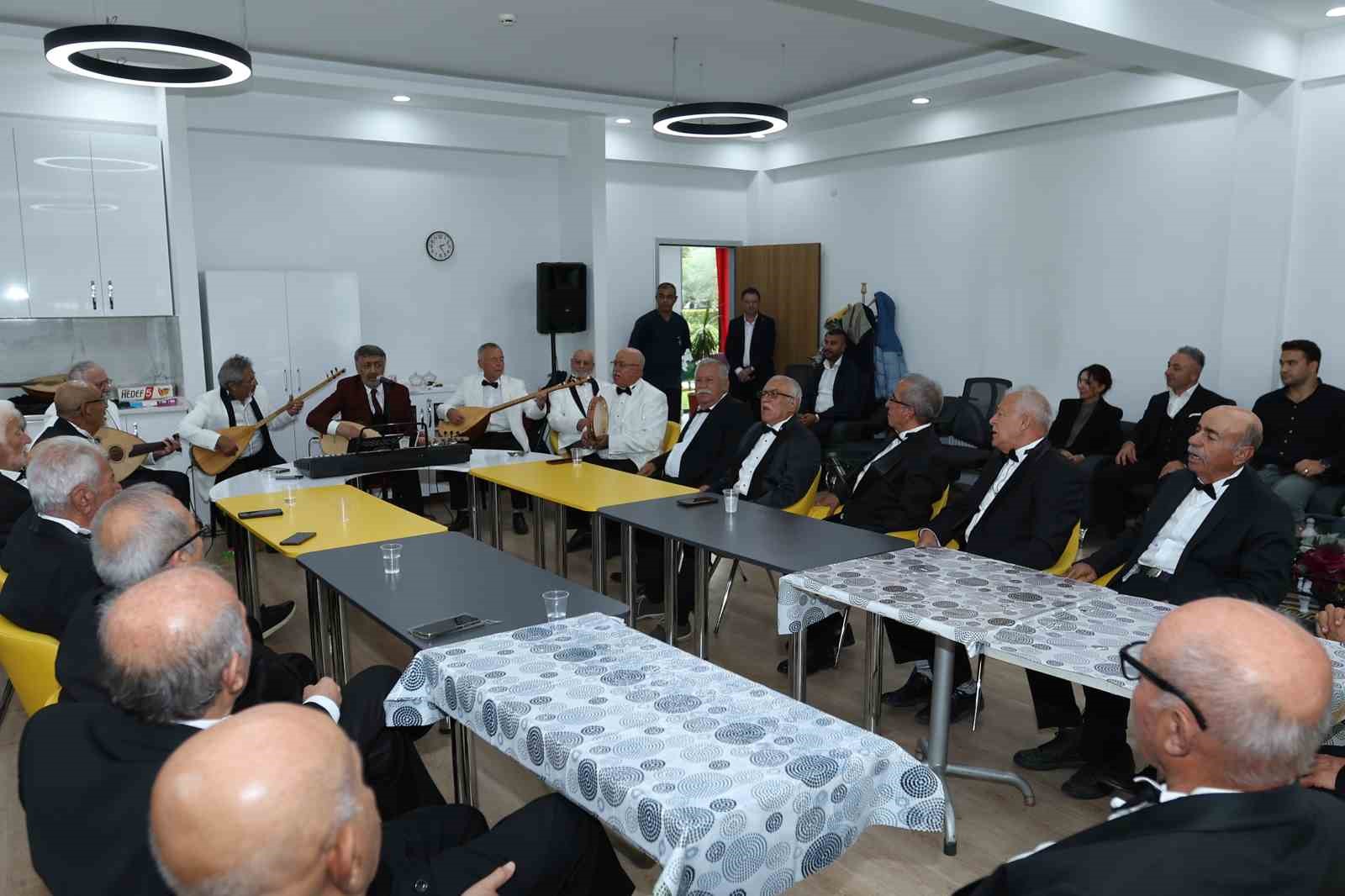 Ulu &Ccedil;ınarlar Yaşlı Yaşam ve Dayanışma Merkezi&rsquo;ne Hollandalı akademisyenlerden ziyaret
