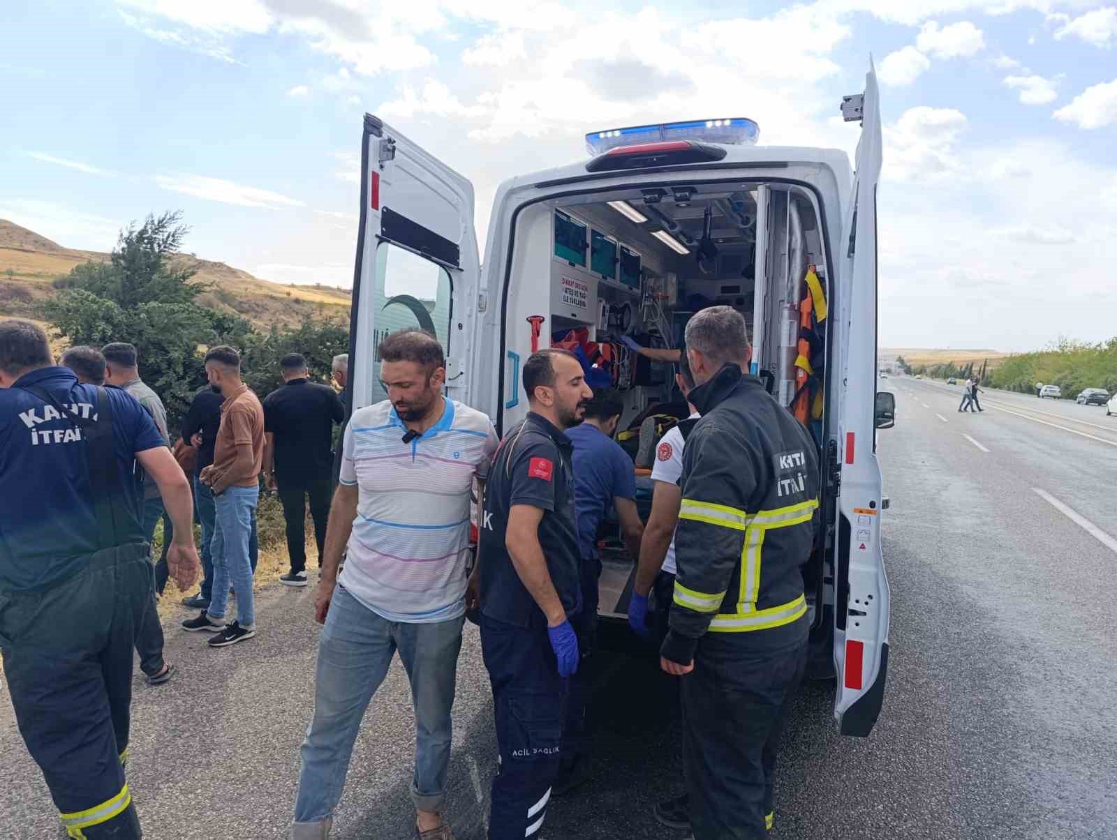 Otomobil şarampole yuvarlandı: 2 yaralı
